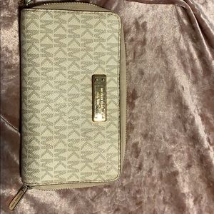 Michael kors wallet/ wristlet